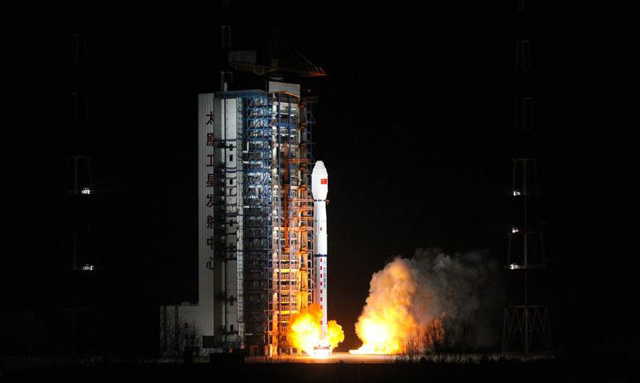 11月15日2時35分，我國在太原衛星發射中心用長征四號丙運載火箭，成功將“風云三號Ｄ”氣象衛星發射升空，衛星順利進入預定軌道。“風云三號”氣象衛星是我國第二代極軌氣象衛星，可實現全球、全天候、多光譜、三維、定量遙感。（張宏偉 攝）