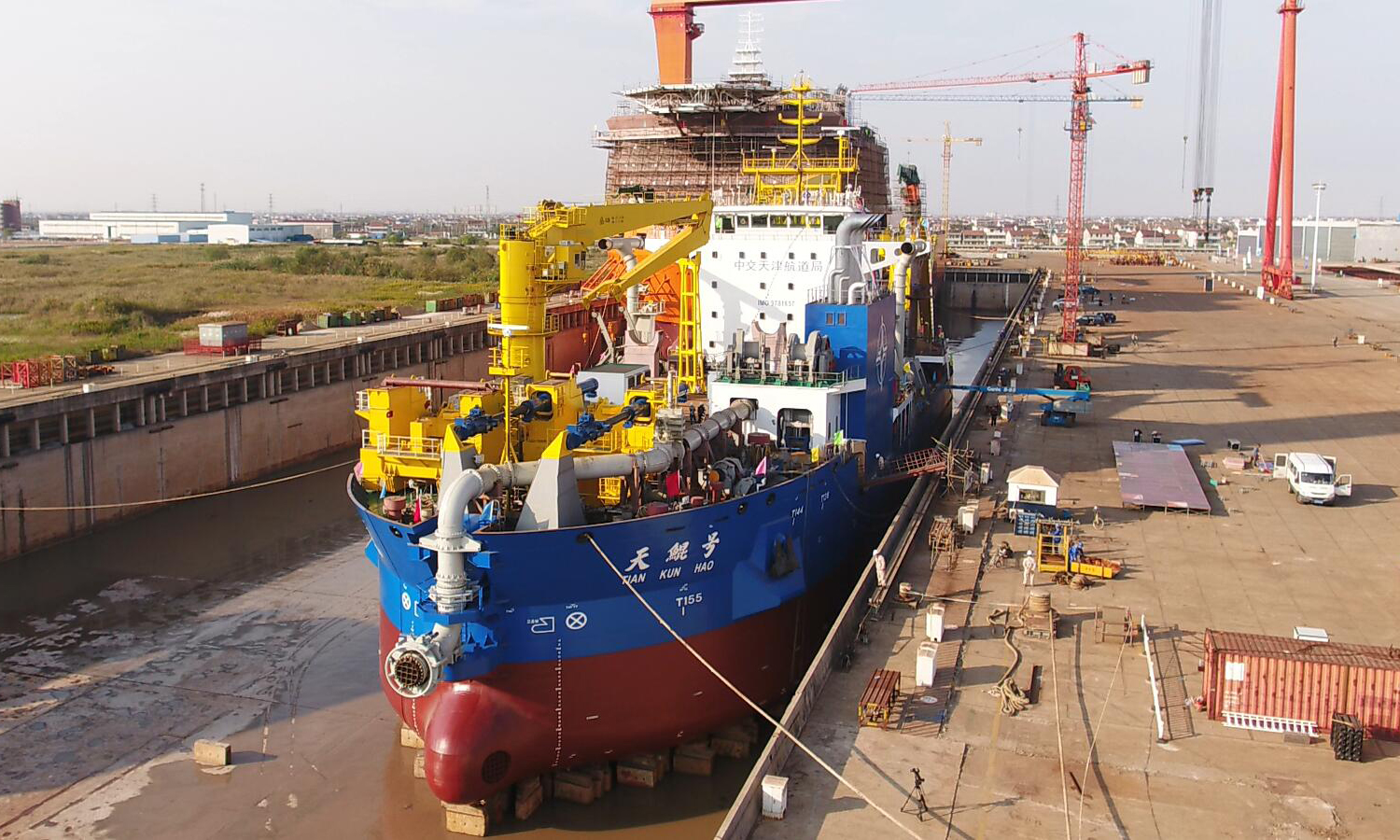 早在2015年，中交天航局就啟動了新一代重型自航絞吸船“天鯤號”的建造工作，此時距離赫赫有名的“天鯨號”交付使用不過5年時間。