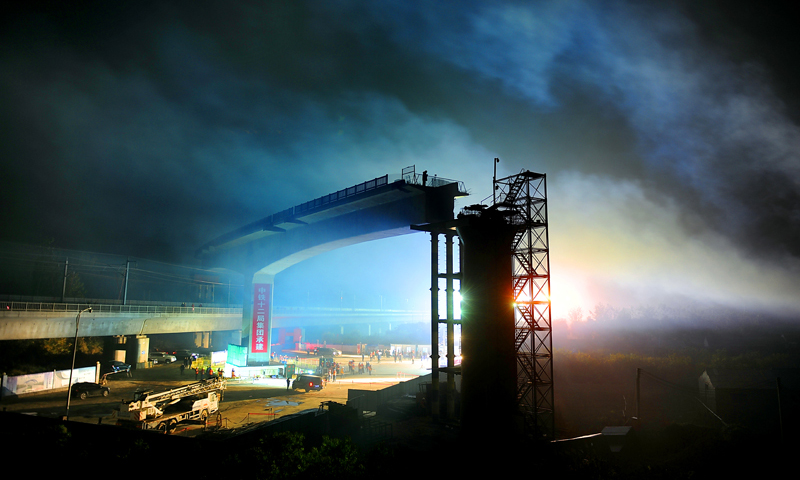 經過63分鐘的緊張作業，京滬、徐鹽兩大鐵路干線在此完美“邂逅”。