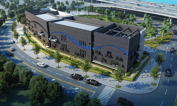 變電站外立面設計時尚新穎，寶藍色線條與伶仃洋上的港珠澳大橋相呼應。