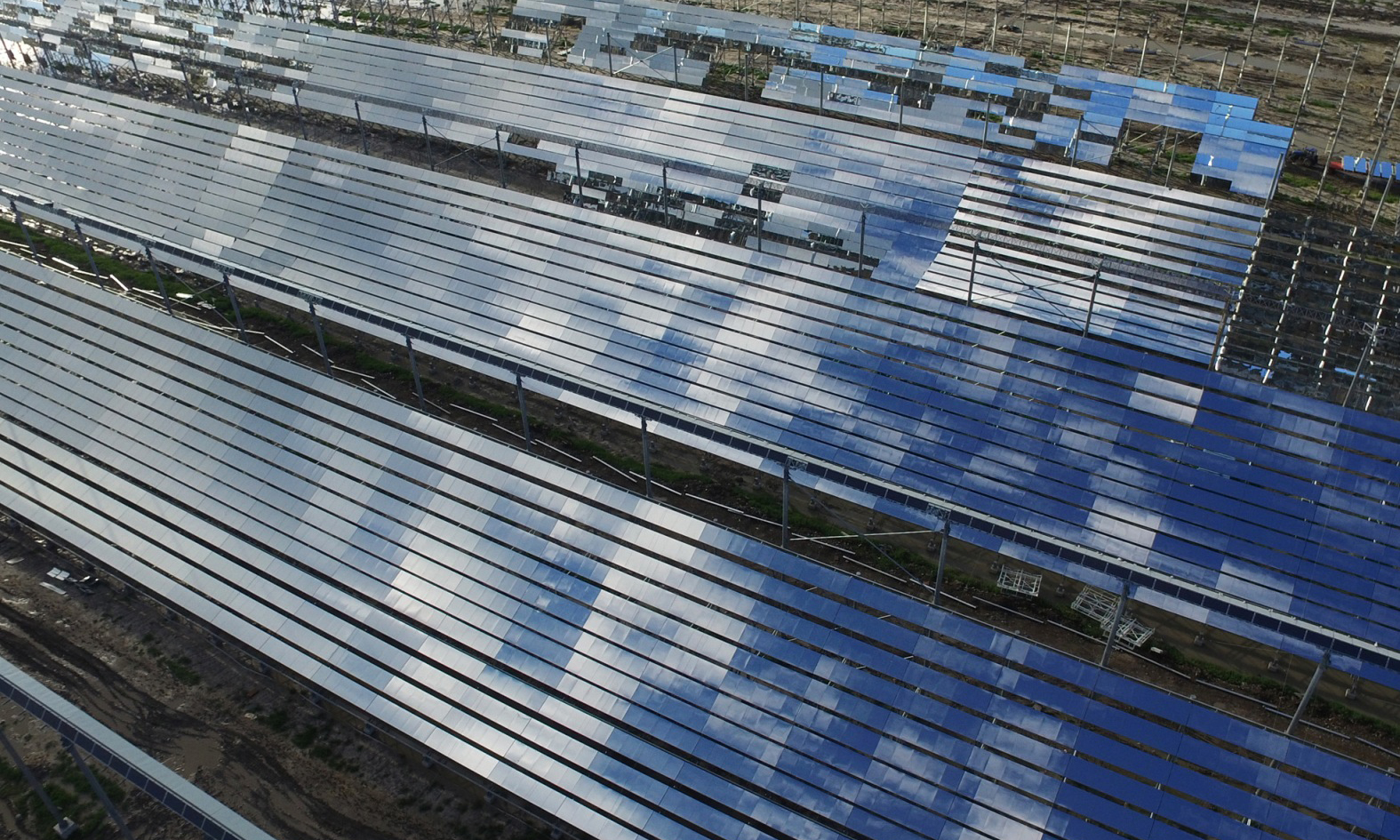 國網冀北電力建設全國最大的風電、 光伏及光熱項目集群。