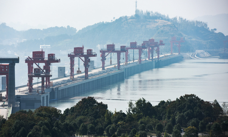 這是10月21日拍攝的完成175米試驗性蓄水的三峽大壩。（鄭家裕 攝）