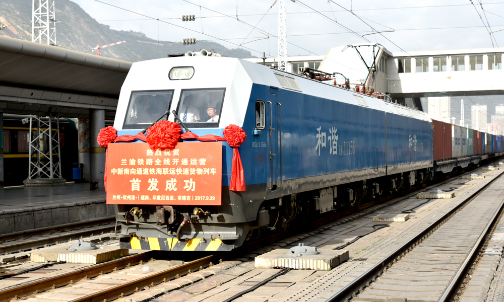 9月29日上午9點09分，我國西部地區第一條南北向的縱向大動脈蘭渝鐵路全線開通運營。蘭渝鐵路是繼京廣線、京滬線之后第三條縱貫中國南北的鐵路大動脈，對推進落實扶貧開發戰略，加速“一帶一路”建設具有重大意義。