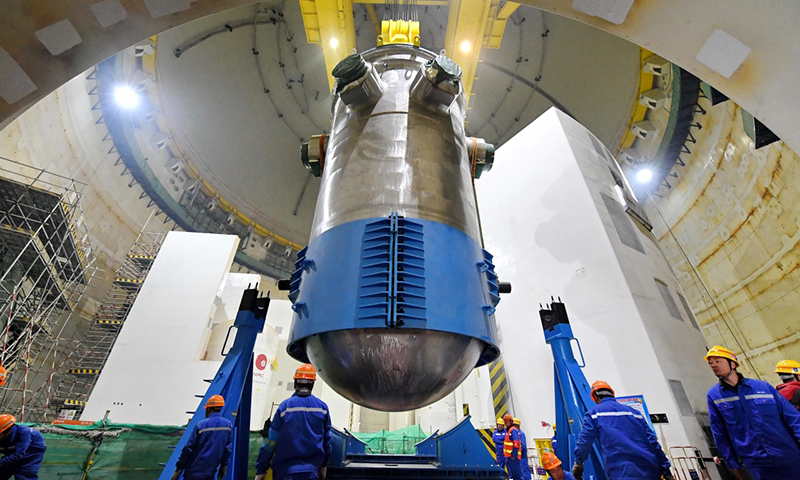 這是福清核電5號機組反應堆壓力容器抱環拆解現場。（新華社記者 林善傳 攝）