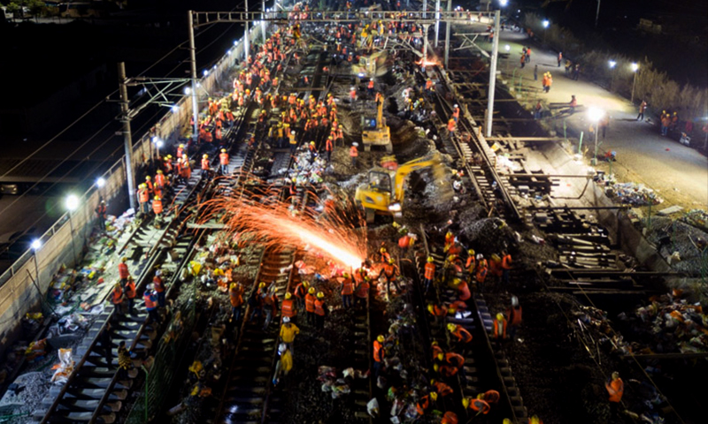 建成后，將與向莆、龍廈等線形成閩西南地區通往中東部地區的快速通道，對改善閩西革命老區交通運輸體系，推動當地經濟發展發揮積極作用。（新華社記者 宋為偉 攝）