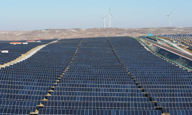 據介紹，國網冀北電力協同中國電科院等單位開展關鍵技術攻關和裝備研制，全面掌握了虛擬同步機核心技術，為大規模新能源友好并網提供了新的技術手段。（新華社記者 楊世堯 攝）