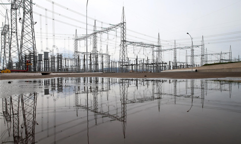 這是12月21日在巴西米納斯吉拉斯州伊比拉西市拍攝的埃斯特羅托換流站。（新華社記者 李明 攝）