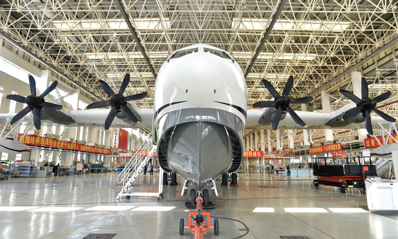 這是12月22日，“鯤龍”AG600靜待首飛。（新華社記者 梁旭 攝）