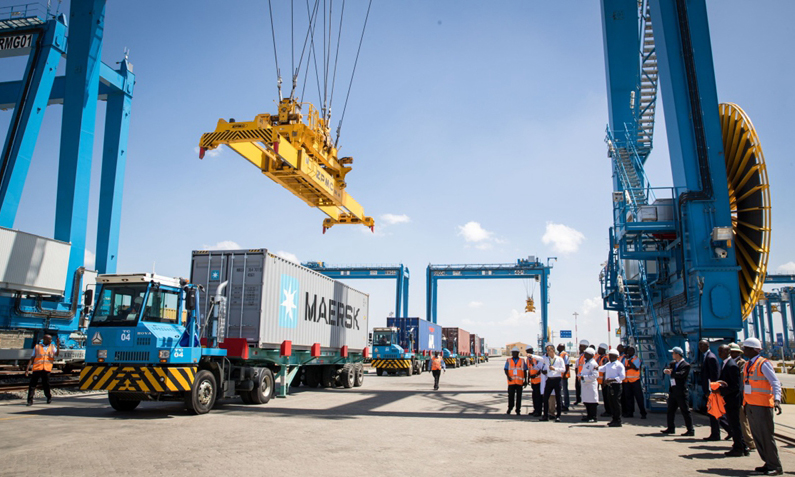 由中國路橋工程有限責任公司承建的內羅畢內陸集裝箱港移交暨運營啟動儀式16日在肯尼亞首都內羅畢舉行。圖中是12月16日拍攝的肯尼亞內羅畢內陸集裝箱港。（新華社記者 呂帥 攝）