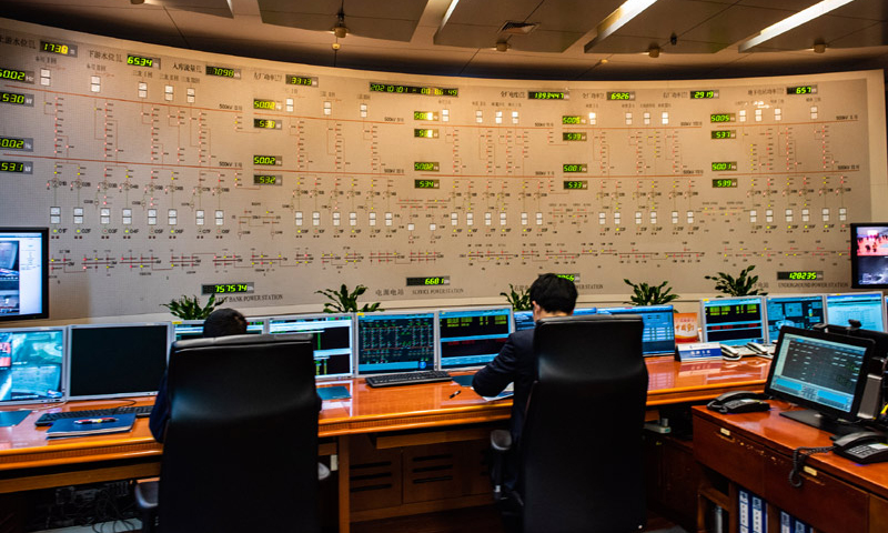 圖為2021年1月1日凌晨拍攝的三峽電廠中控室。新華社發（鄭家裕 攝）