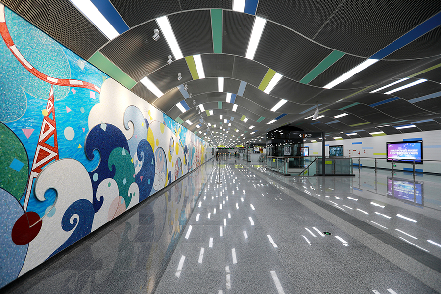 12月18日，成都地鐵五線齊發，運營里程突破500公里，成都成為全國首個一次性開通五條地鐵新線的城市。其中，由中國鐵建所屬鐵四院總體總包設計的全國最長全地下地鐵線——成都地鐵6號線一二三期工程創下了全國一次性開通里程最長、站點最多等多項“全國之最”。