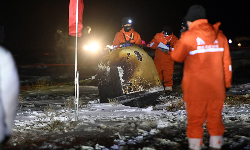 12月17日凌晨，嫦娥五號返回器攜帶月球樣品，采用半彈道跳躍方式再入返回，在內蒙古四子王旗預定區域安全著陸。（新華社記者 連振 攝）