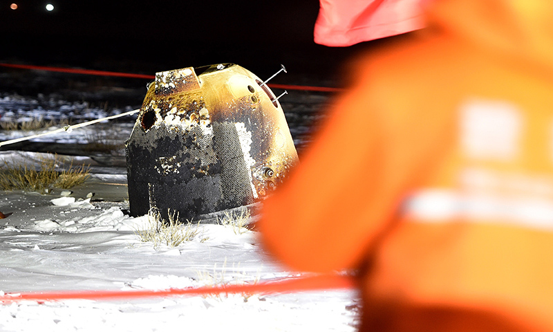 12月17日凌晨，嫦娥五號返回器攜帶月球樣品，采用半彈道跳躍方式再入返回，在內蒙古四子王旗預定區域安全著陸。（新華社記者 任軍川 攝）