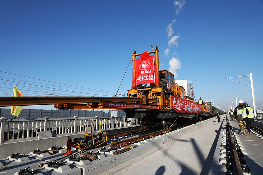 圖為長軌運輸車。（李煜 攝）