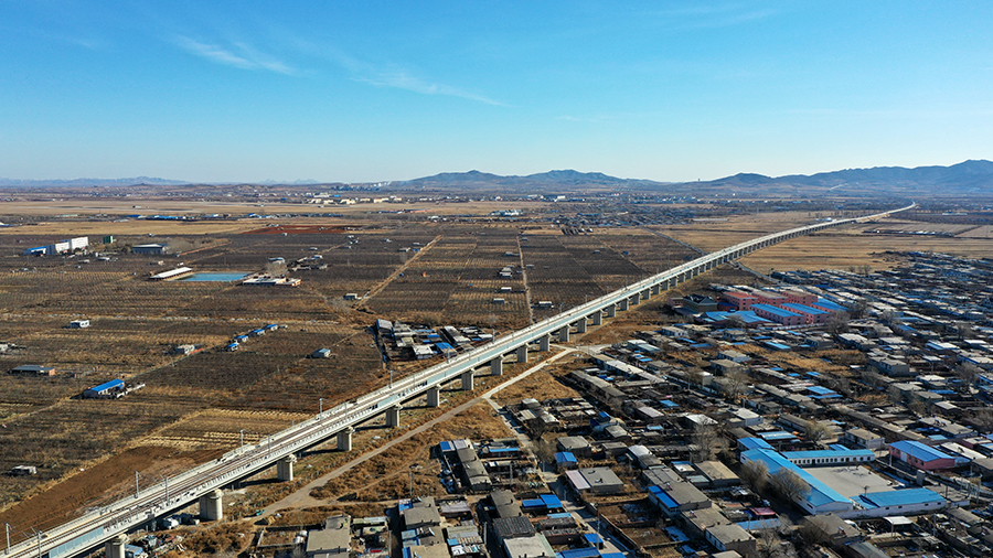 圖為朝凌客專三屯大橋。（李煜 攝）