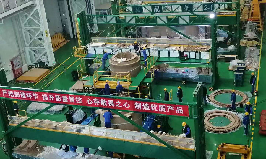 保變電氣高海拔作業團隊將奮力拼搏進行青豫工程產品生產，既搶工期又保品質，確保青豫工程12月31日前實現雙極高端運行。