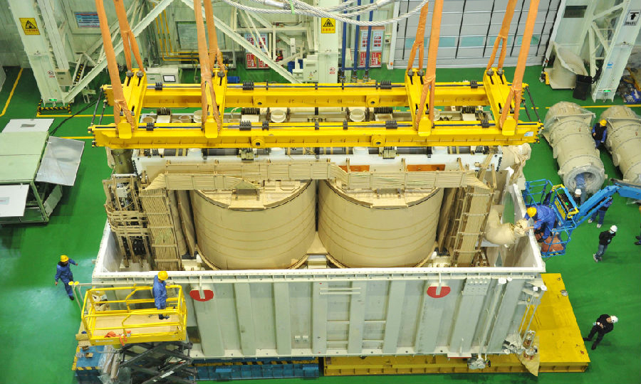 他們正在與時間賽跑，一個個不眠之夜記錄著他們背后的艱辛和汗水，一個個平凡的背影托起了國之重器。