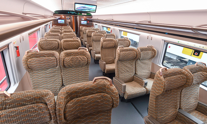 圖為時速400公里跨國互聯互通高速動車組列車內部構造。（新華社記者 張楠 攝）