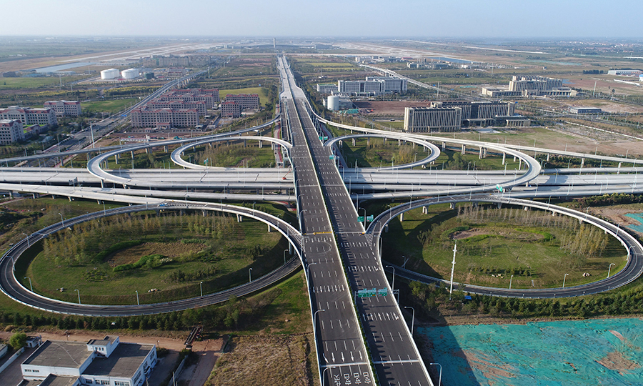近日，由中國鐵建所屬中鐵十四局承建的山東省最大互通立交——青島新機場連接線互通立交順利通過各項驗收，即將投入使用。