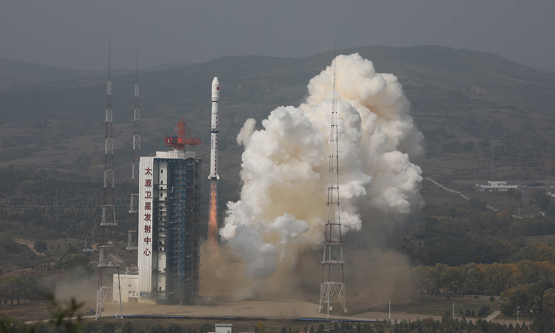 9月27日11時23分，我國在太原衛星發射中心用長征四號乙運載火箭，以“一箭雙星”方式將環境減災二號01組衛星送入預定軌道，發射任務獲得成功。新華社發（鄭逃逃 攝）