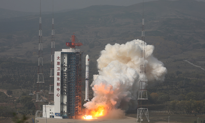 9月27日11時23分，我國在太原衛星發射中心用長征四號乙運載火箭，以“一箭雙星”方式將環境減災二號01組衛星送入預定軌道，發射任務獲得成功。新華社發（鄭逃逃 攝）