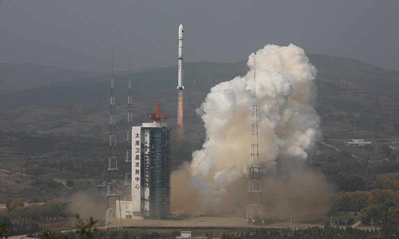 9月27日11時23分，我國在太原衛星發射中心用長征四號乙運載火箭，以“一箭雙星”方式將環境減災二號01組衛星送入預定軌道，發射任務獲得成功。新華社發（鄭逃逃 攝）