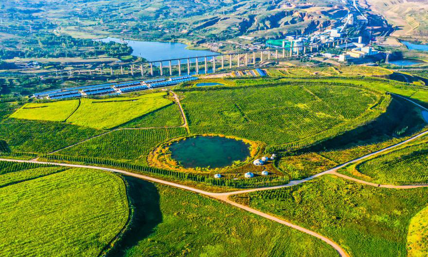 多年來，黑岱溝露天煤礦和哈爾烏素露天煤礦種植各種喬、灌木約7000萬株，地被植物18平方公里。