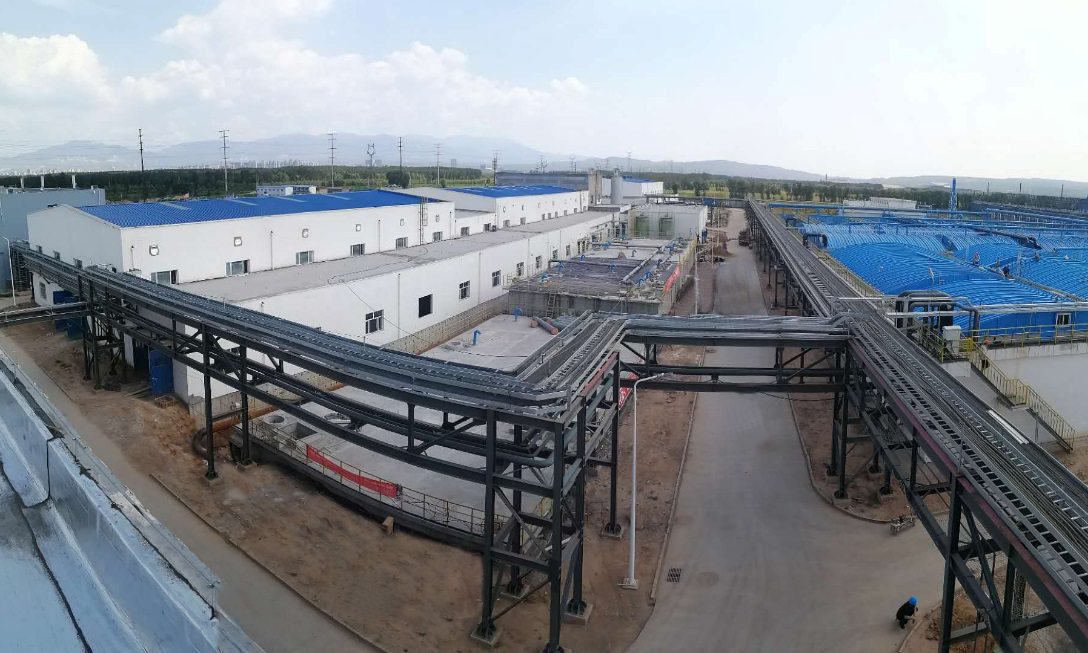 該項目由中國化學工程二公司負責建設。項目位于山西省孝義經濟開發區，占地面積約140畝，總投資約5億元，是孝義市建設的重要基礎設施之一。圖為項目全景。