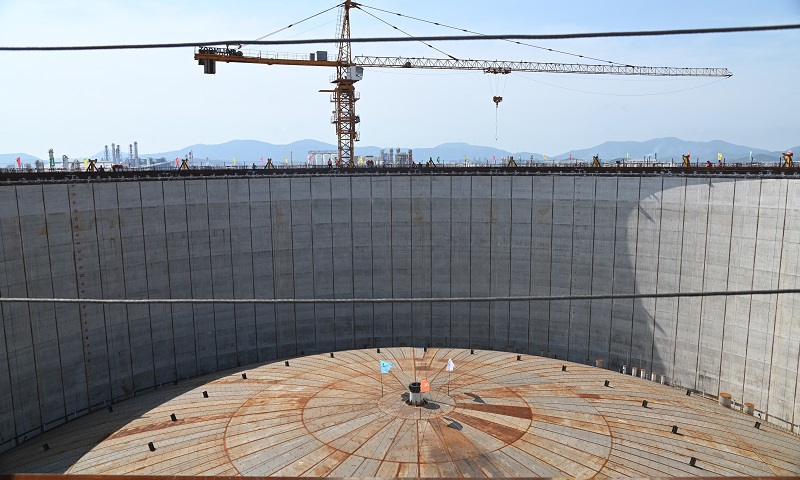 據悉，臺塑（寧波）工業園PDH丙烷脫氫制聚丙烯項目由京鼎工程建設有限公司總承包。該項目位于浙江寧波臺塑工業園區，其中16萬m3丙烷低溫罐為國內最大容積丙烷儲罐。圖為施工現場。