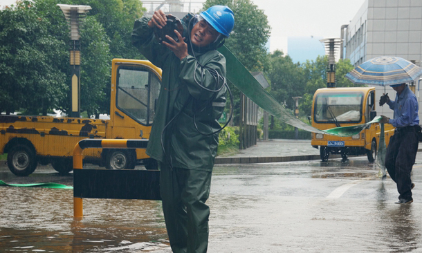 國家能源集團荊州熱電公司安裝排水泵。