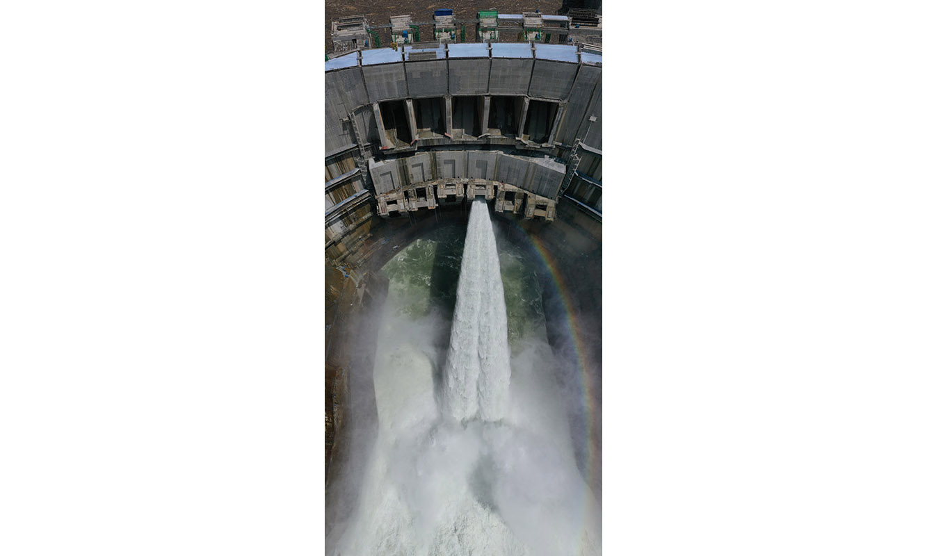 圖為6月29日，無人機拍攝的烏東德水電站大壩。（新華社記者 李夢馨 攝）