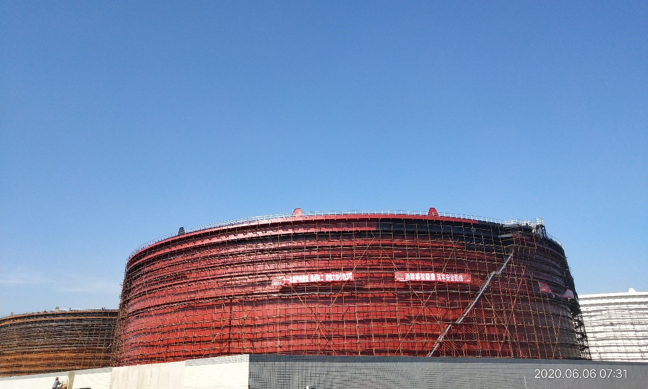 6月6日，由中國化學工程十一化建承建的大連恒力石化原油罐區項目15萬立方米原油儲罐——首臺罐TK-002具備噴砂防腐條件，經由業主、監理、施工單位三方共同驗收確認，正式移交防腐單位進行后續施工。至此，大連恒力原油罐區項目首臺原油儲罐完成交接。