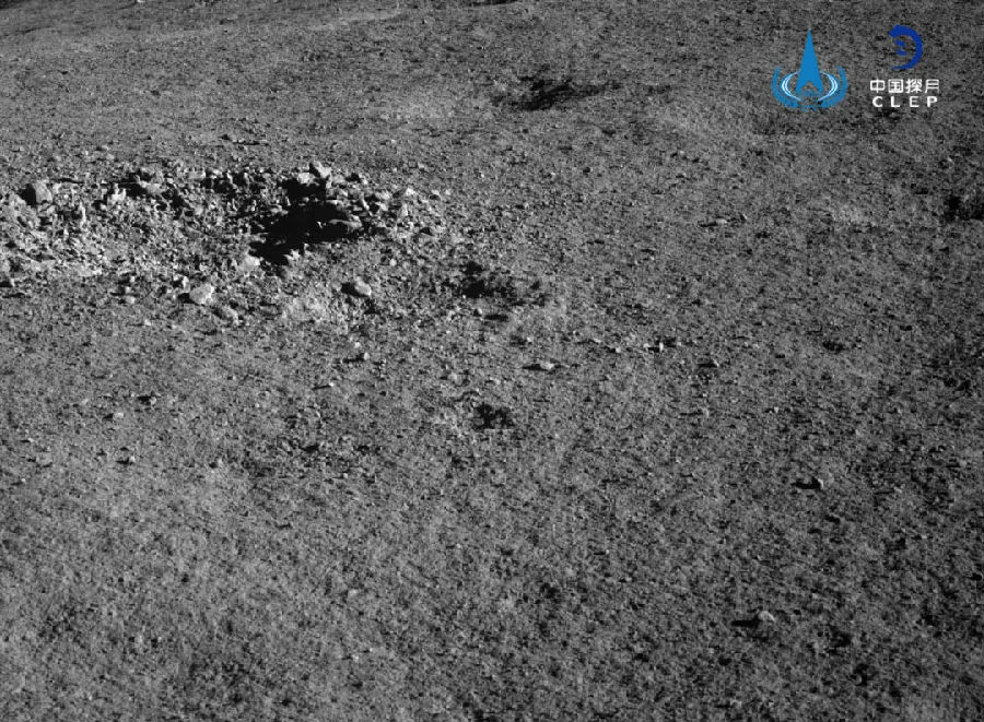 隨著最后一縷太陽光的移出，嫦娥四號著陸器和“玉兔二號”月球車分別于4月30日5時30分和29日20時36分結束第十七月晝工作，按地面指令完成月夜模式設置，進入第十七月夜休眠期。