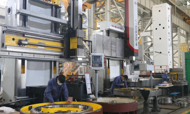 全面復工一個月以來，兵器工業集團武重集團在繼續做實做細疫情防控的同時，開足馬力，實施以裝配為源頭的拉動式生產，寧波日星TK系列、山東龍馬TK系列、武漢船機VTM系列等重點項目建設明顯加速，兩臺盾構機順利發抵南京，投入到當地城際地鐵的隧道工程施工，承接的多項國家級重點項目均已全面啟動。