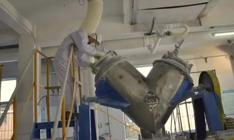 目前光電集團生產型子企業已全部復工，人員復工率達到99%以上，公司超額3項完成3月底的重點產品生產計劃，實現了一季度重點裝備產品履約率100%的目標。所屬新華光公司疫情期間持續生產，供應防疫用測溫紅外鏡頭1.8萬套，有力地支持了抗疫工作；提供光學材料共計35萬余件，保證了相關光學材料的需求。