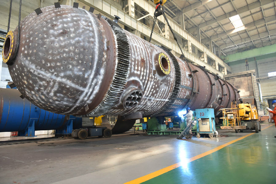 內蒙古匯能煤化二期項目首臺四噴嘴水煤漿氣化爐，在哈電集團鍋爐公司完成總裝環節。該氣化爐單爐日投煤量達到3300噸，刷新了此前公司承制的神華榆林CTC項目一期水煤漿氣化爐單爐日投煤量3000噸的記錄。