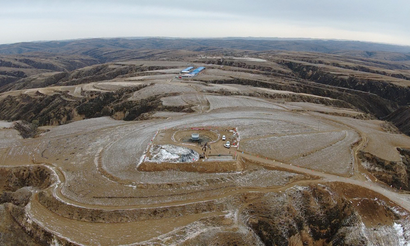 五寨杏嶺子100兆瓦風電EPC項目主要利用山上高臺錯落布置40臺單機容量為2500kW的風力發電機組，項目概算動態總投資約7.7億元，項目建成后，年上網電量2.1億kW.h。