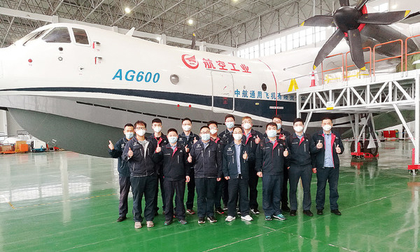 近日，航空工業駐鄂企業開足馬力，在嚴格做好疫情防控的前提下，穩妥有序推進復工復產。同時，航空工業所屬企業也派員奔赴湖北，力保國家重點型號的完成，詮釋航空人的責任與擔當。