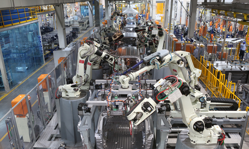 近日，長安汽車智慧工廠復工復產，既減少了人員聚集，又提升了生產效率。2月產量共計20290輛，整體銷量28763輛。1-2月長安汽車銷量為163341輛，其中，長安系中國品牌汽車銷量124063輛；長安系中國品牌乘用車銷量94118輛。