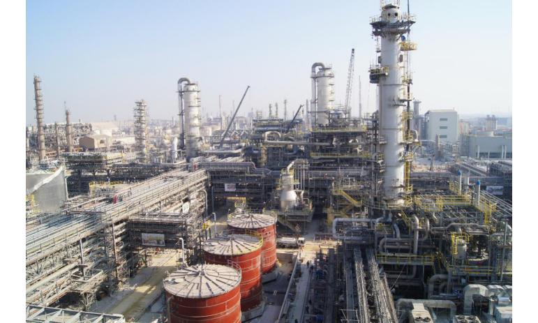 中國化學工程三化建沙特EO/EG項目現場498名中國籍員工和788外籍員工大年初二即全面復工。施工中，該項目部加強計劃考核、人力資源調配，狠抓效率、效益提升。目前，整個項目已完成總工程量的70.3%，整體施工進度處于良好的受控狀態。