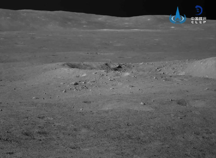 3月1日20時6分，“玉兔二號”月球車順利完成第十五月晝的科學探測工作，進入月夜休眠。第十五月晝期間，月球車根據探測規劃路徑進行移動，按計劃組織開展了有效載荷的開機探測工作，紅外成像光譜儀對巡視區月表目標礦物組分進行就位探測；全景相機對月表三維光學成像；中性原子探測儀開展中性原子的能量通量及成分等要素進行測量；測月雷達對巡視路線上月球次表層、月壤及月殼淺層結構進行探測。科研人員將在本月夜對接收到的探測數據進行科學分析，規劃下一月晝行駛路徑和探測任務。“玉兔二號”月球車累計行駛里程即將突破400米，目前達到399.788米。