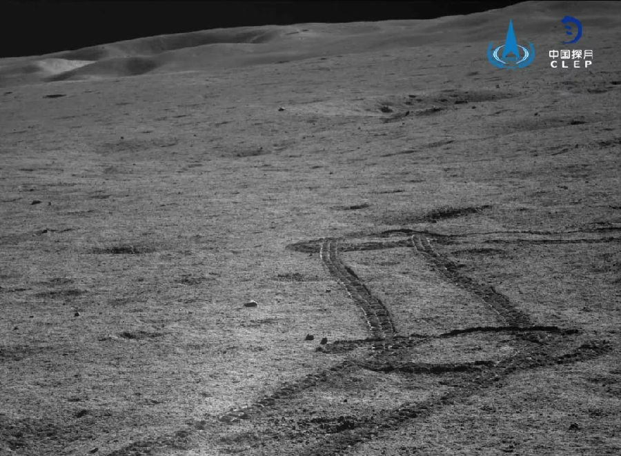 嫦娥四號著陸器和“玉兔二號”月球車完成第十四月晝工作，分別于2月1日13時和4時43分，按地面指令完成月夜設置，進入月夜休眠模式。