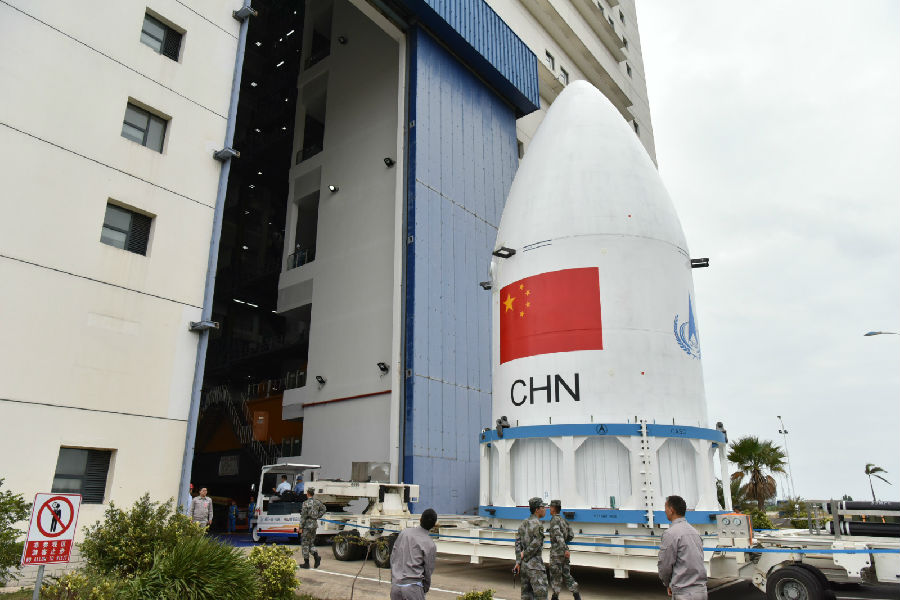 圖為2019年12月，實踐二十號衛星在轉運途中。