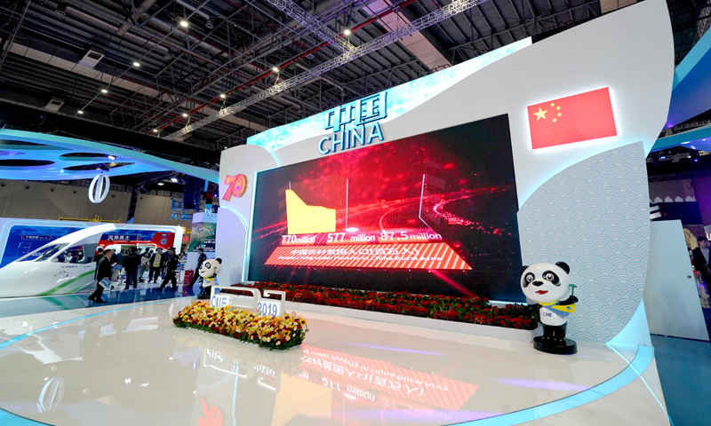 圖為11月5日在上海國家會展中心拍攝的第二屆進博會中國館。（新華社記者 陳建力 攝）