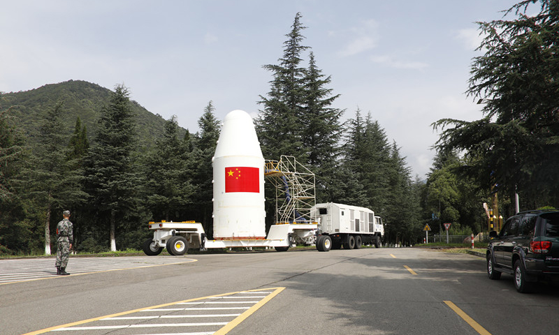 圖為遙感三十號05組衛星轉運。（石立群 攝）