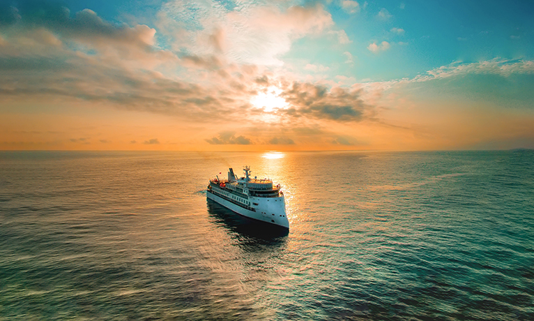 圖為招商極地探險郵輪1號船（CMHI-196-1）進行慣性實驗。