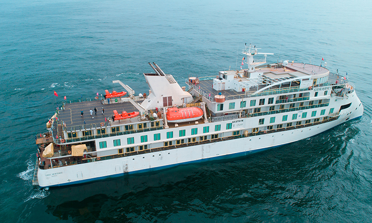 圖為招商極地探險郵輪1號船（CMHI-196-1）進行靜態性能實驗。