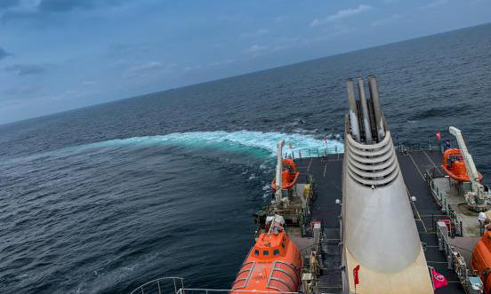 圖為招商極地探險郵輪1號船（CMHI-196-1）進行急轉性能實驗。