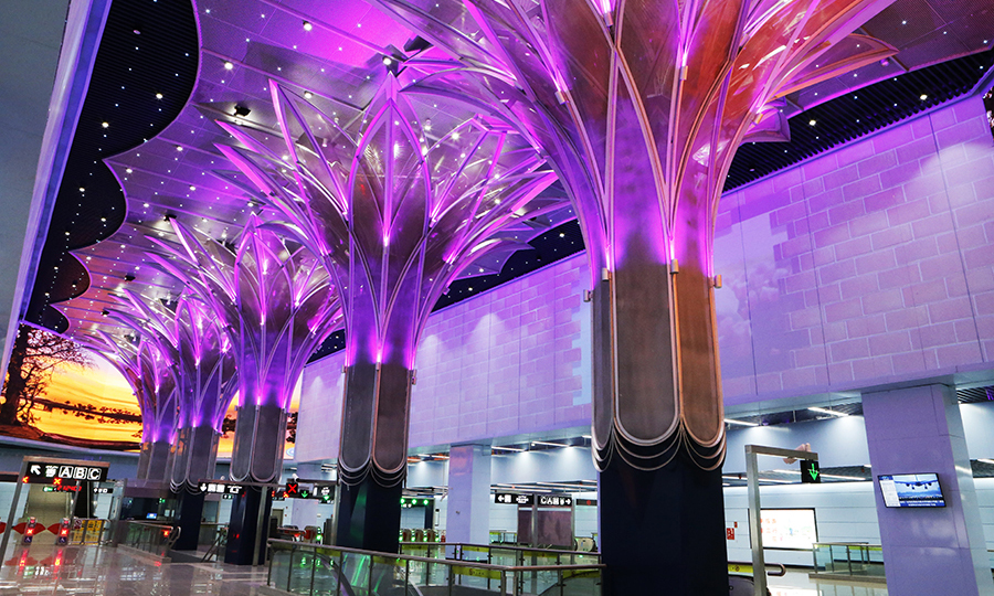 烏魯木齊軌道交通1號線由中國鐵建所屬鐵一院總體設計，中鐵十一局、十四局、十五局、十六局、十九局、二十局、大橋局等單位參與建設，鐵建重工設計了擁有完全自主知識產權的盾構機。圖為地鐵1號線國際機場站。