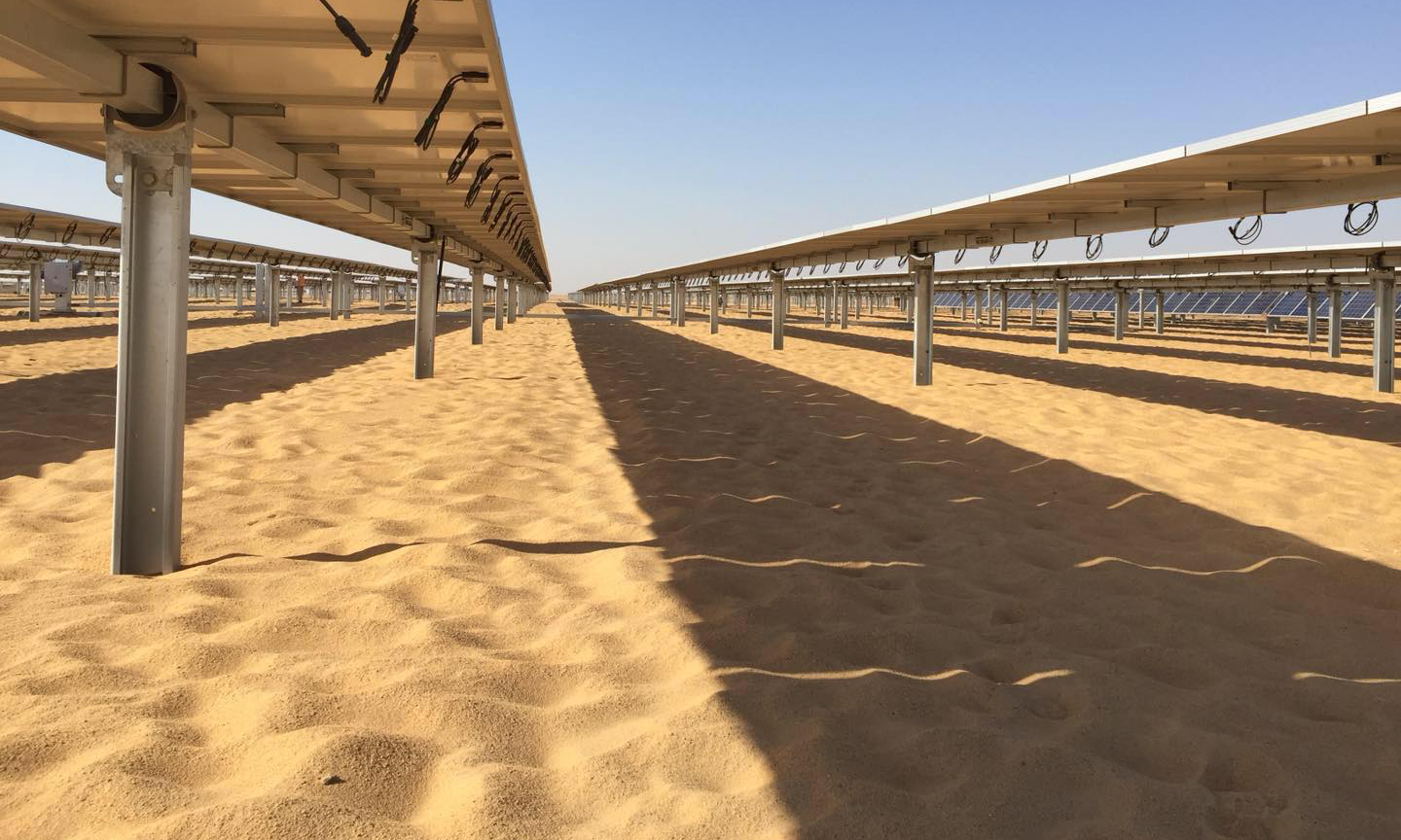 經過近一年的艱苦奮戰，中國化學工程承建的3個區塊發電站分別于2019年1月21日、2月21日、3月15日并網發電。圖為項目現場。